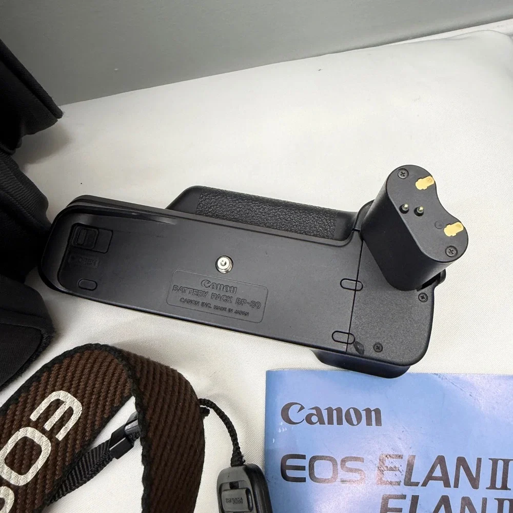 Canon EOS Elan II E 35mm SLR Film Camera 28-80mm Lens BP-50 Battery Pack Japan